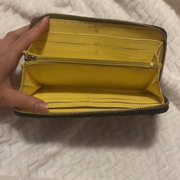 Authentic CHANEL CC quilted diamond long wallet zip around yellow interior - Picture 4 of 6